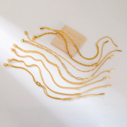 Bracelet Velora – Chaîne Dorée Twist

Bracelet moderne en acier inoxydable couleur or au design chaîne torsadée élégant. Un bijou minimaliste et tendance, parfait pour sublimer vos tenues au quotidien ou lors d’occa