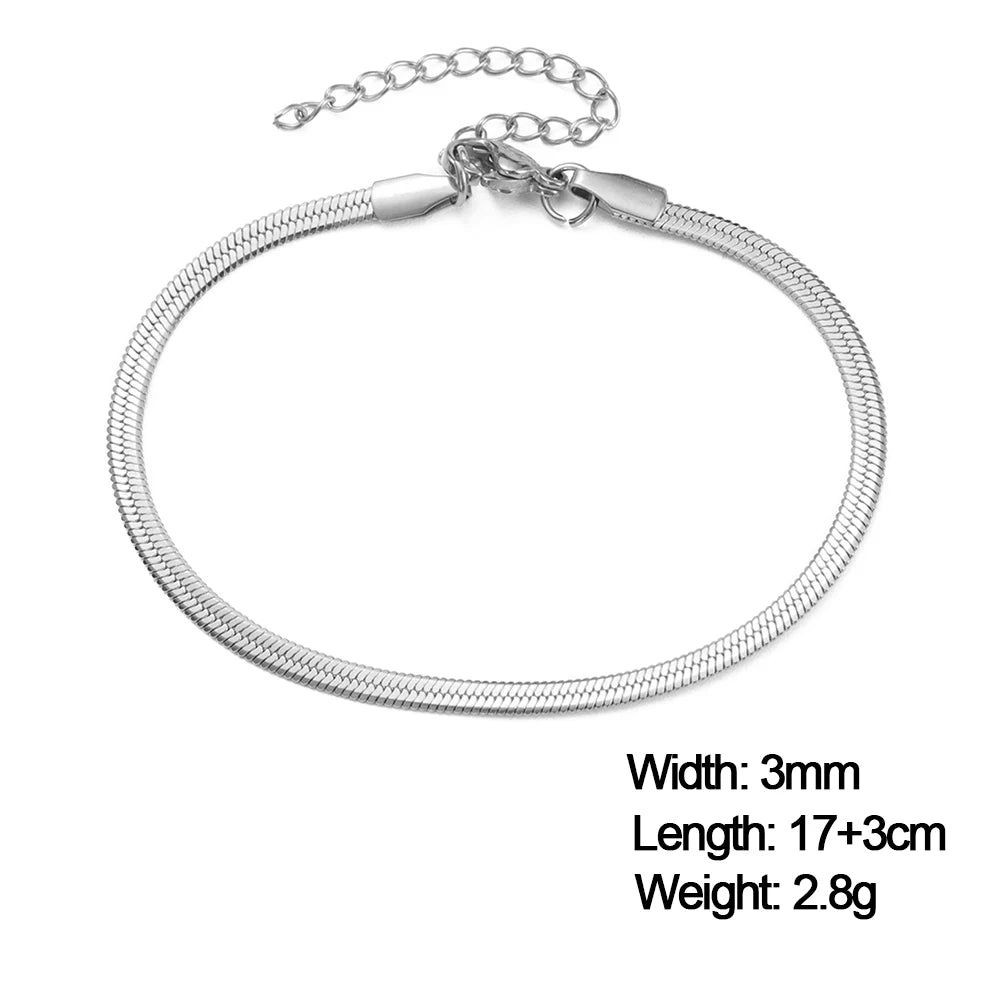 Bracelet Velora – Chaîne Dorée Twist

Bracelet moderne en acier inoxydable couleur or au design chaîne torsadée élégant. Un bijou minimaliste et tendance, parfait pour sublimer vos tenues au quotidien ou lors d’occa
