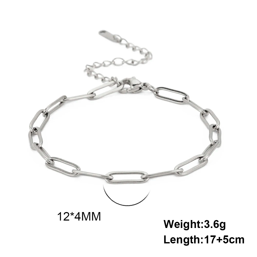 Bracelet Velora – Chaîne Dorée Twist

Bracelet moderne en acier inoxydable couleur or au design chaîne torsadée élégant. Un bijou minimaliste et tendance, parfait pour sublimer vos tenues au quotidien ou lors d’occa