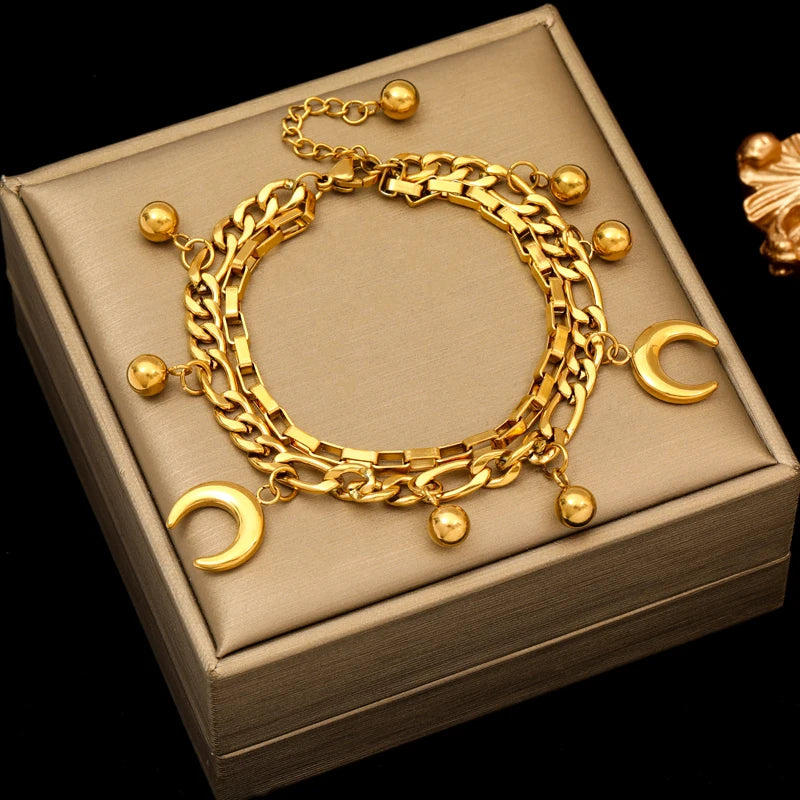 Bracelet Velora – Étoile de Mer & Lune Dorée
Laissez-vous séduire par ce bracelet délicat orné de charms étoile de mer, lune et étoile. Sa finition dorée élégante apporte une touche de poésie et de raffinement à