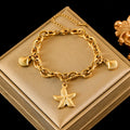 Bracelet Velora – Étoile de Mer & Lune Dorée
Laissez-vous séduire par ce bracelet délicat orné de charms étoile de mer, lune et étoile. Sa finition dorée élégante apporte une touche de poésie et de raffinement à