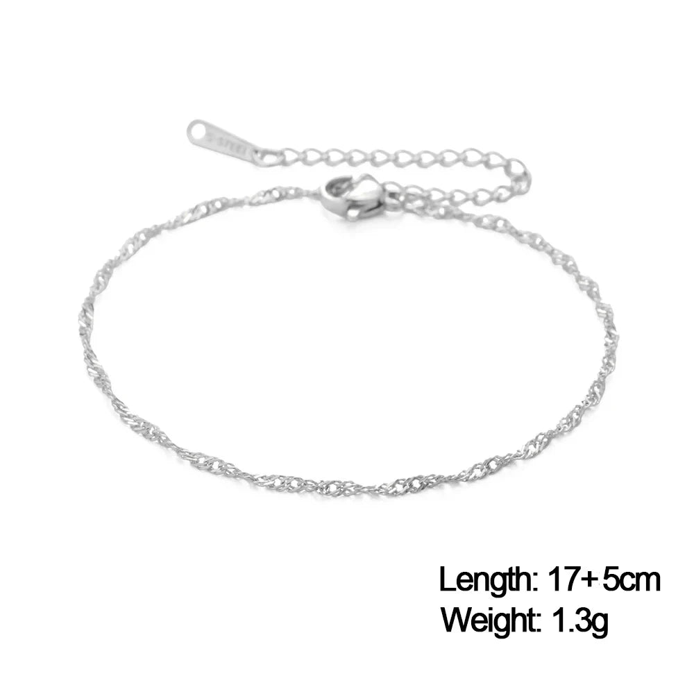 Bracelet Velora – Chaîne Dorée Twist

Bracelet moderne en acier inoxydable couleur or au design chaîne torsadée élégant. Un bijou minimaliste et tendance, parfait pour sublimer vos tenues au quotidien ou lors d’occa