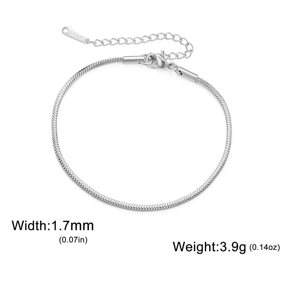 Bracelet Velora – Chaîne Dorée Twist

Bracelet moderne en acier inoxydable couleur or au design chaîne torsadée élégant. Un bijou minimaliste et tendance, parfait pour sublimer vos tenues au quotidien ou lors d’occa